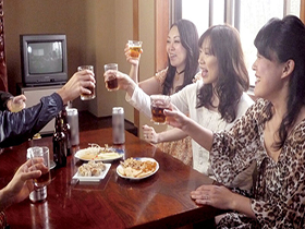 ママ友 酒酔い口説き　乱交！理性崩壊！？イキまくり！！4時間　サンプル画像02